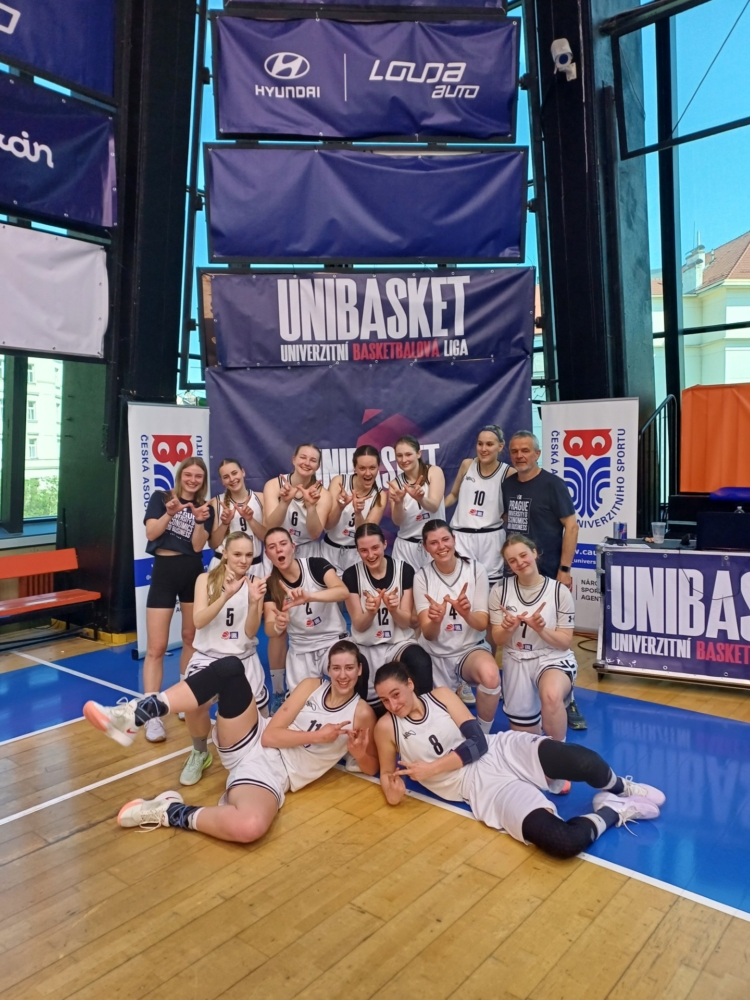 Stříbrné medaile děvčat VŠE v Univerzitní basketbalové lize