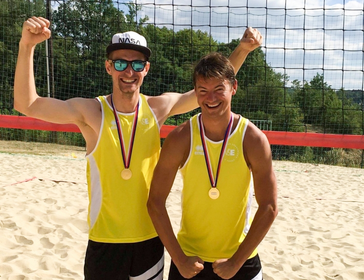 Beachvolejbalová reprezentace VŠE má zlato z písku na ČAH 2018